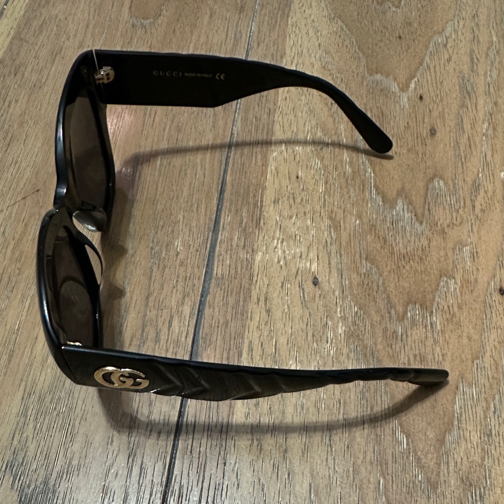 Women’s Gucci Sunglasses - Picture 4 of 4